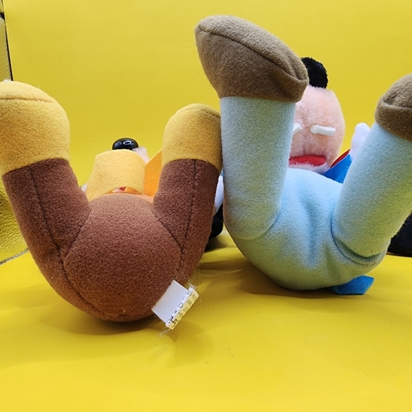 Vintage 1983 Disney Mickey's Christmas Carol Mickey Mouse & Goofy Plush Toys - Picture 7 of 8